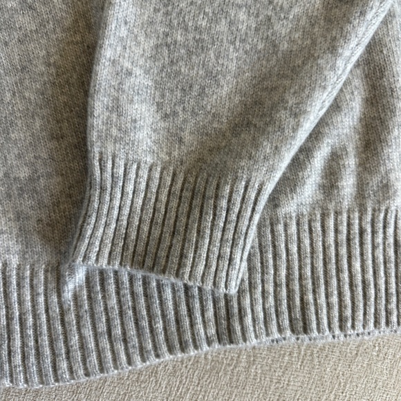 ASOS Light Gray V-neck Sweater - Picture 7 of 8